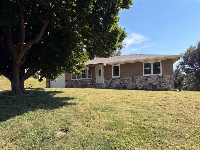 1020 Garden St, St Joseph, MO 64504