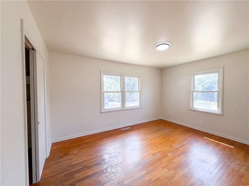 1020 Garden St, St Joseph, MO 64504