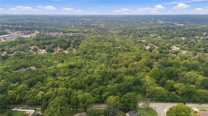 10806 Grandview Rd, Kansas City, MO 64137