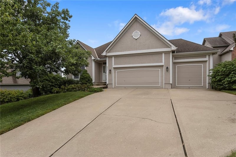 2617 SW 10th St, Lee's Summit, MO 64081