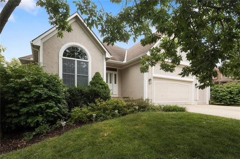 2617 SW 10th St, Lee's Summit, MO 64081