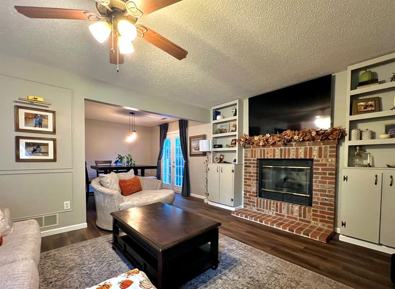 317 Glenview Dr, Lawrence, KS 66049