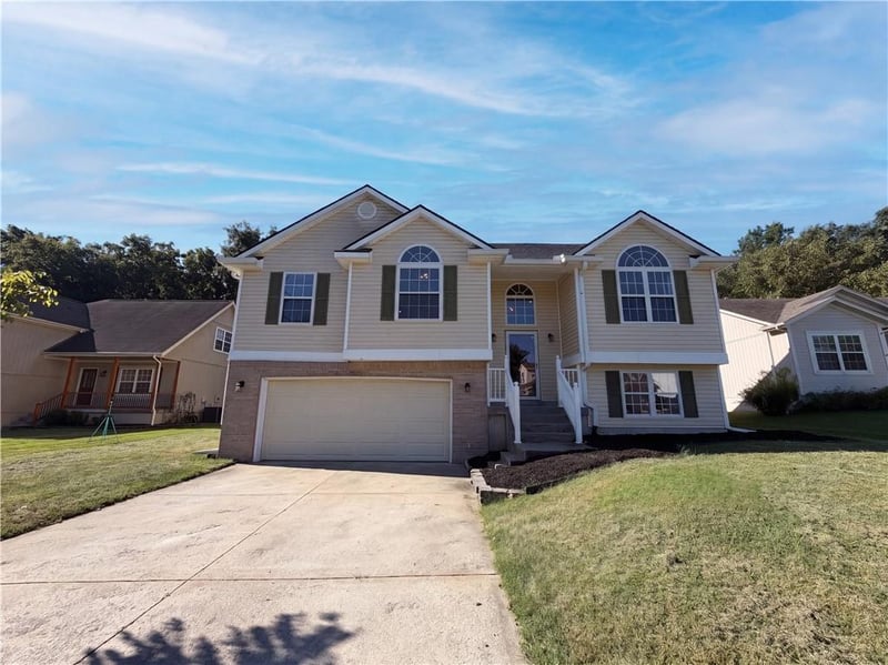21505 E 50th Terrace Ct, Independence, MO 64015