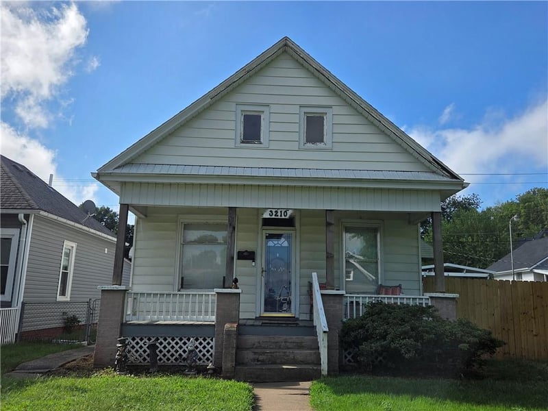3210 Seneca St, St Joseph, MO 64507