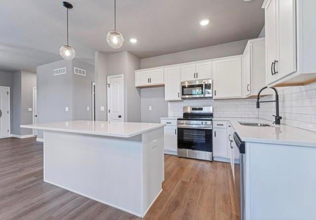 12600 S Parkwood Ln, Lee's Summit, MO 64086