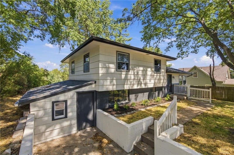 910 Olive St, Leavenworth, KS 66048