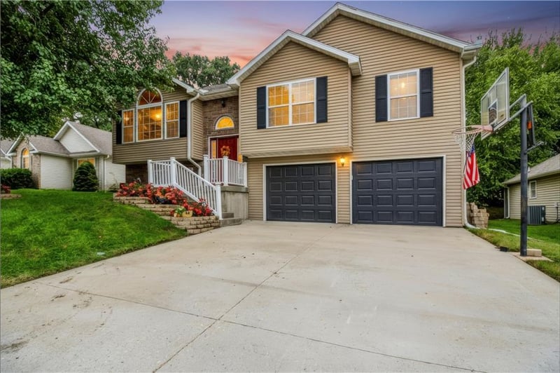1324 Fawn Ln, Warrensburg, MO 64093
