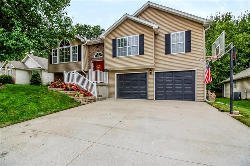 1324 Fawn Ln, Warrensburg, MO 64093