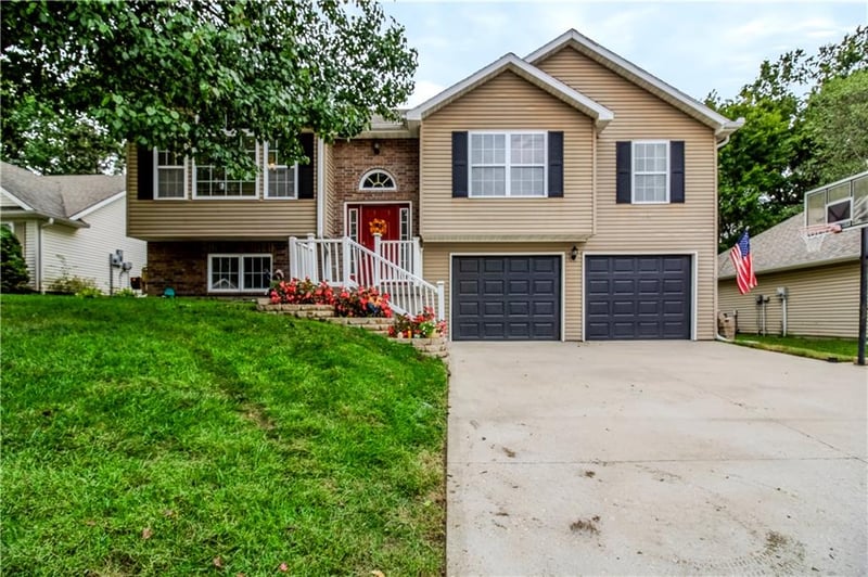 1324 Fawn Ln, Warrensburg, MO 64093