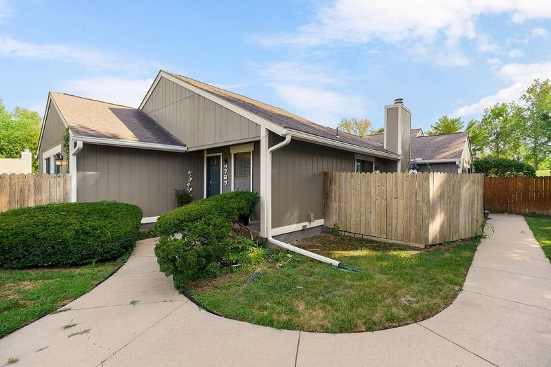 4727 N Cliff Hill Cir, Kansas City, MO 64151