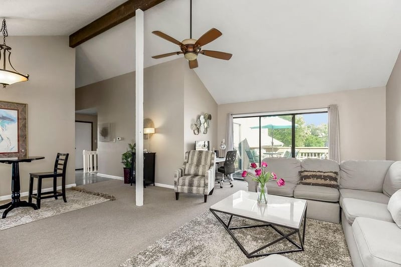 4727 N Cliff Hill Cir, Kansas City, MO 64151