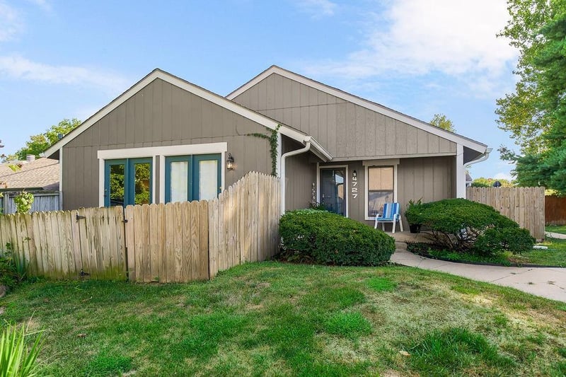 4727 N Cliff Hill Cir, Kansas City, MO 64151
