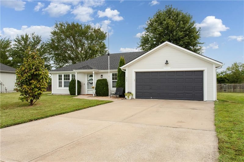 500 Birch St, Peculiar, MO 64078