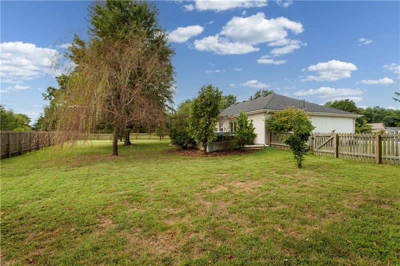 500 Birch St, Peculiar, MO 64078