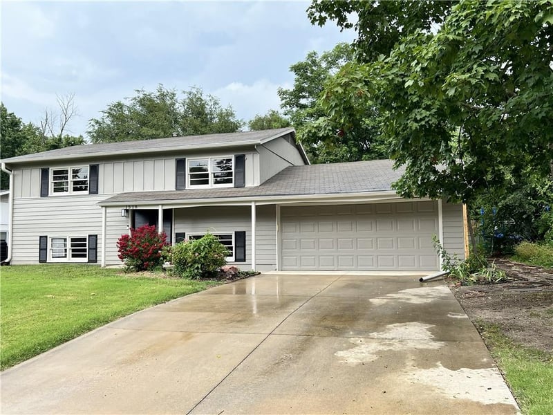 1518 Davis Rd, Lawrence, KS 66046