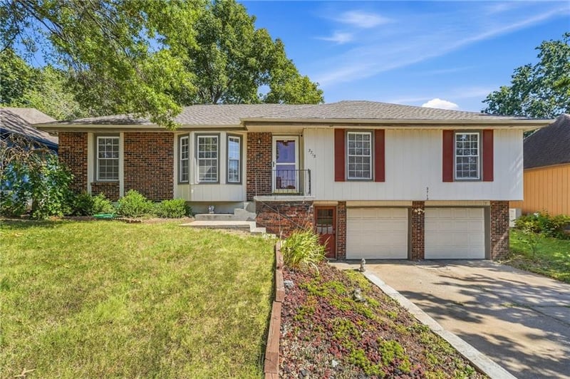 3713 Stanton St, Lee's Summit, MO 64064