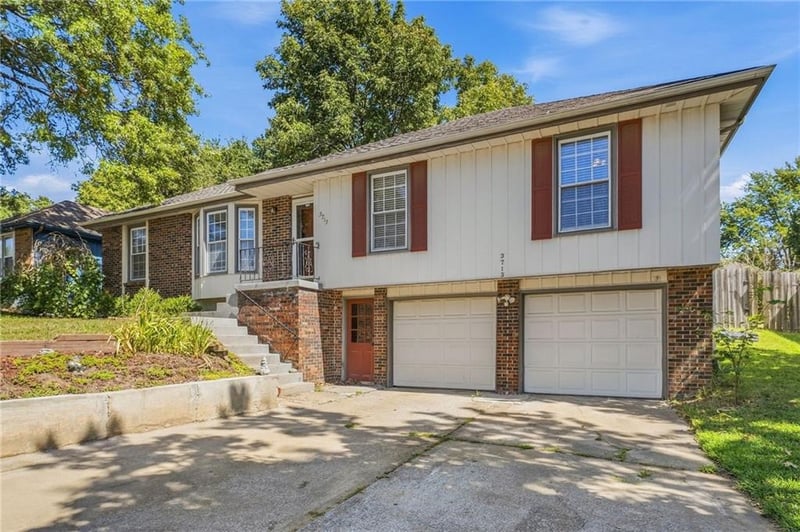 3713 Stanton St, Lee's Summit, MO 64064