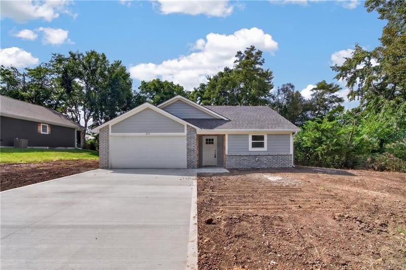 301 W 18th St, Higginsville, MO 64037