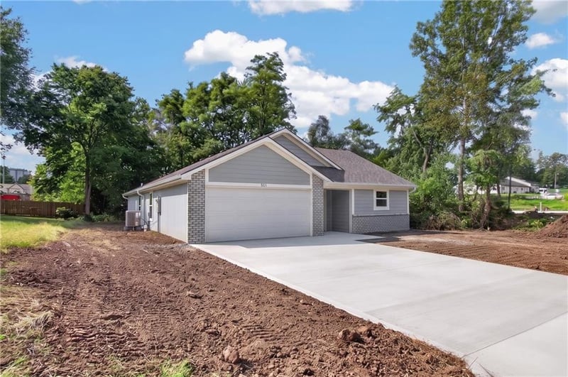 301 W 18th St, Higginsville, MO 64037