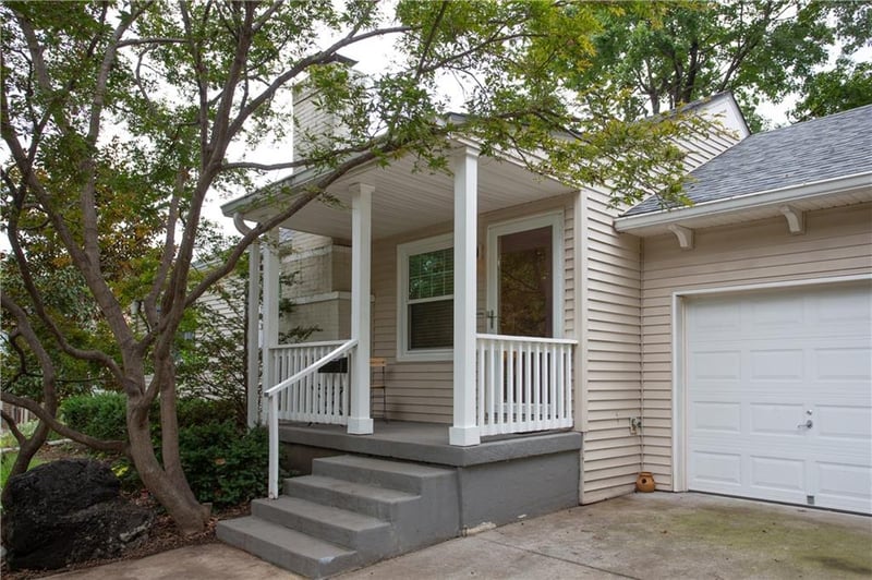 107 W Navajo Ln, Kansas City, MO 64114