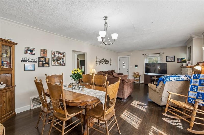 10305 E 35th St, Independence, MO 64052