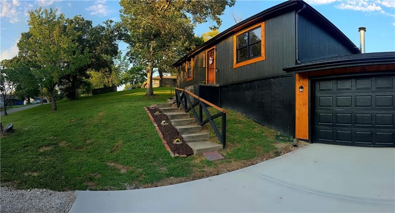 2917 Stark Ave, Kansas City, MO 64129