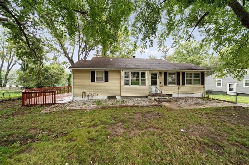 9800 Plymouth Ln, Raytown, MO 64133