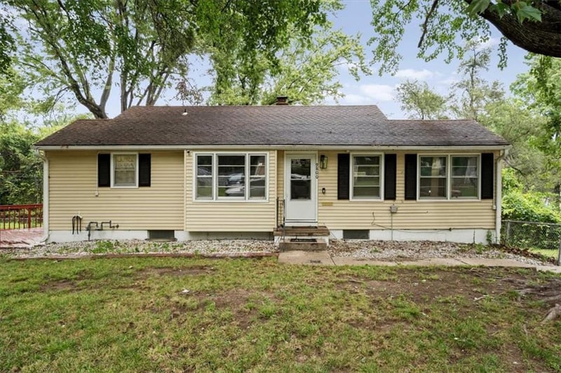 9800 Plymouth Ln, Raytown, MO 64133