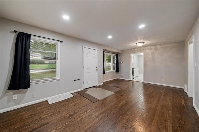 9800 Plymouth Ln, Raytown, MO 64133