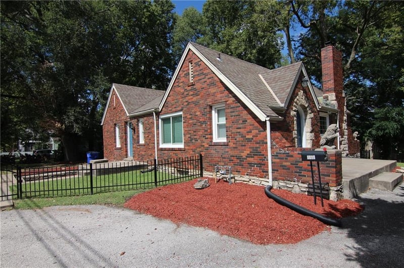 5840 Blue Ridge Blvd, Raytown, MO 64133