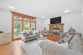 4922 W 155th Ter, Overland Park, KS 66224