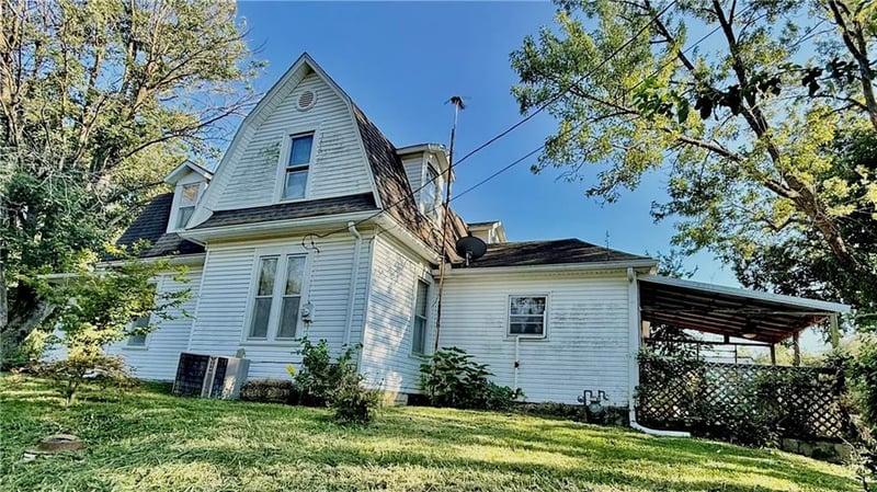 700 West St, Sweet Springs, MO 65351