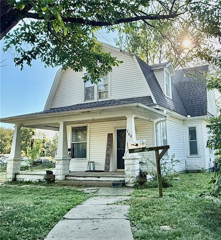 700 West St, Sweet Springs, MO 65351