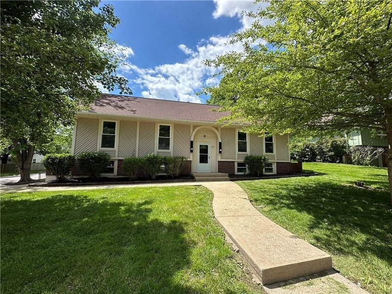 1513 SW 20th St, Blue Springs, MO 64015