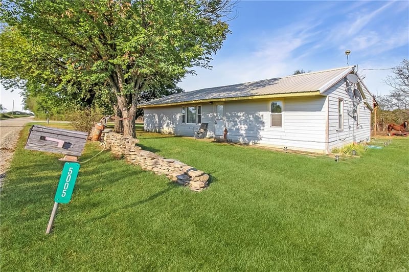5005 Anderson Rd, Coffeyville, KS 67337