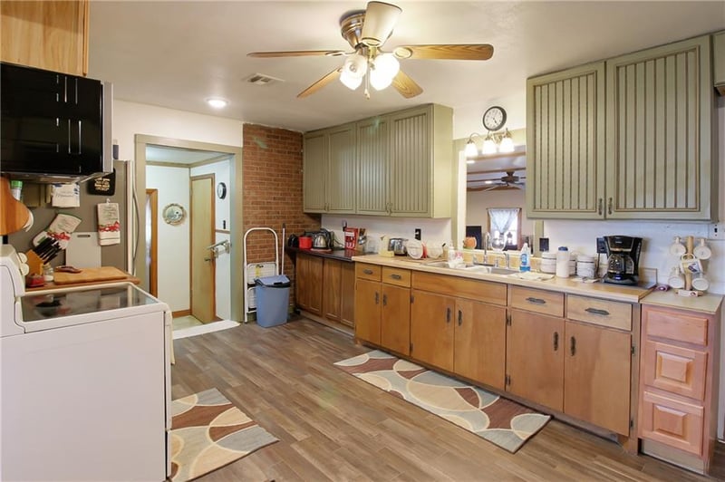 5005 Anderson Rd, Coffeyville, KS 67337