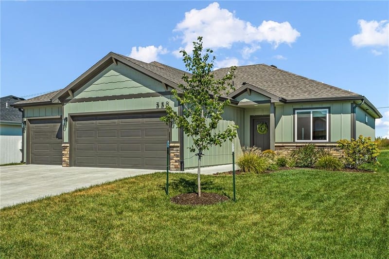 338 W 25th St, Eudora, KS 66025