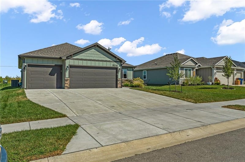 338 W 25th St, Eudora, KS 66025