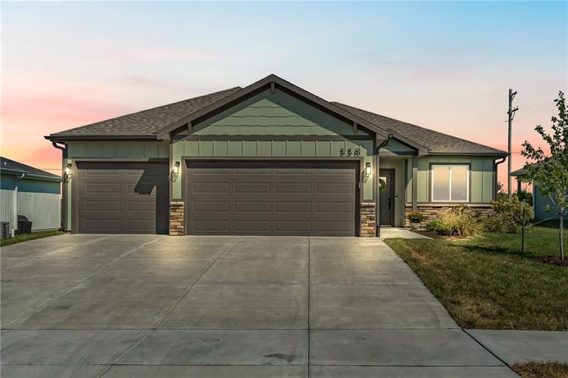 338 W 25th St, Eudora, KS 66025