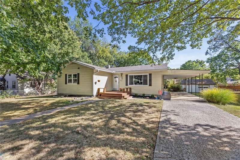 1419 High St, Baldwin City, KS 66006