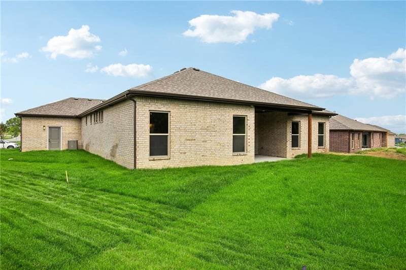 8435 Pickering St, Lenexa, KS 66227