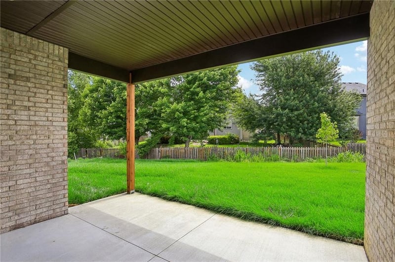 8435 Pickering St, Lenexa, KS 66227