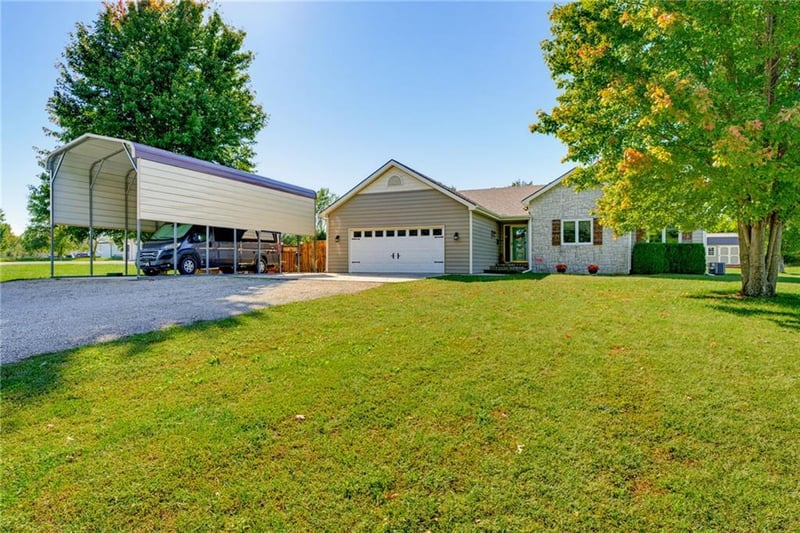 1185 E 1067 Rd, Lawrence, KS 66047