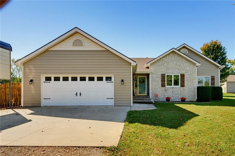 1185 E 1067 Rd, Lawrence, KS 66047