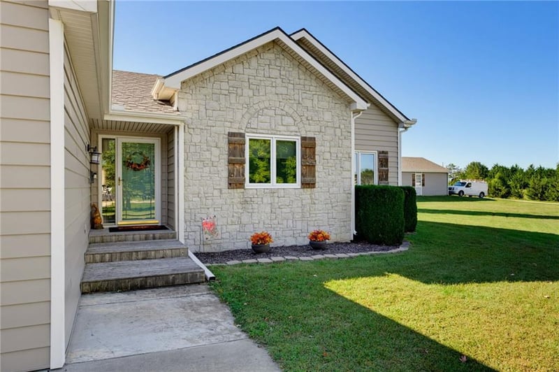 1185 E 1067 Rd, Lawrence, KS 66047