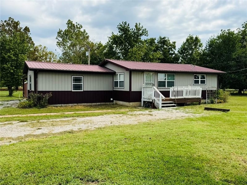 111 S 16th St, Chetopa, KS 67336