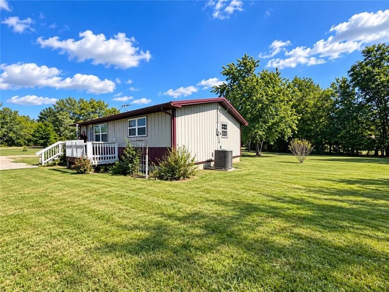 111 S 16th St, Chetopa, KS 67336