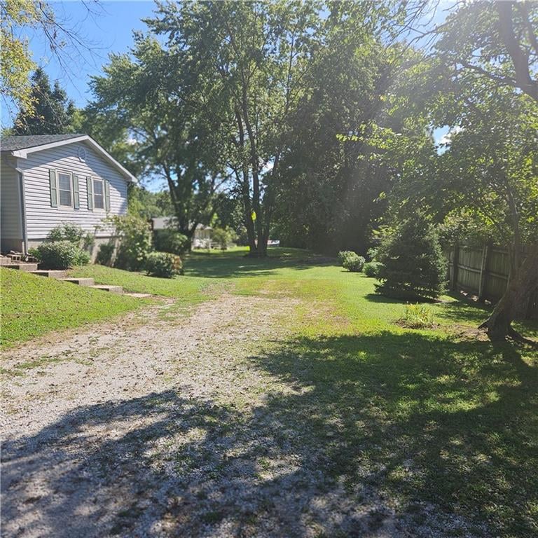 903 Roncelli Rd, Lexington, MO 64067