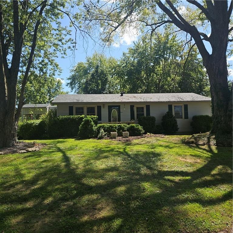 903 Roncelli Rd, Lexington, MO 64067