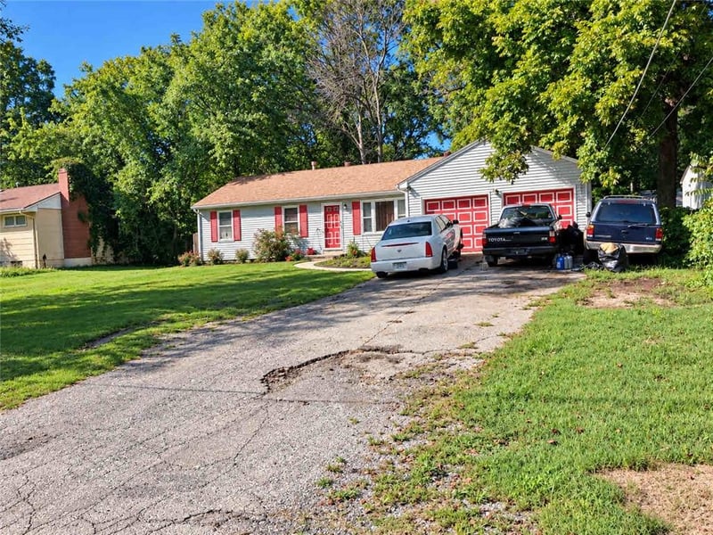5904 E 84th St, Kansas City, MO 64138